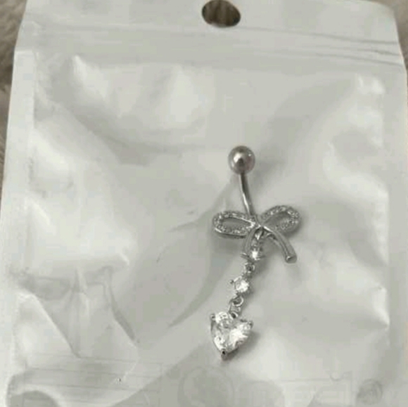 🎀 Cubic Zirconia Bow & Dangling Heart Bellybutton Piercing Jewelry (OS) 🩷 - Picture 9 of 9